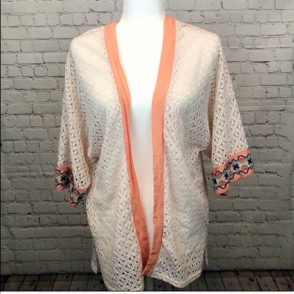 Boho embroidered crochet kimono - Picture 2 of 4